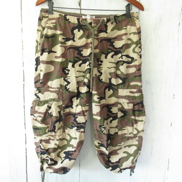 Joie Camouflage Cargo Capris - Picture 1 of 6